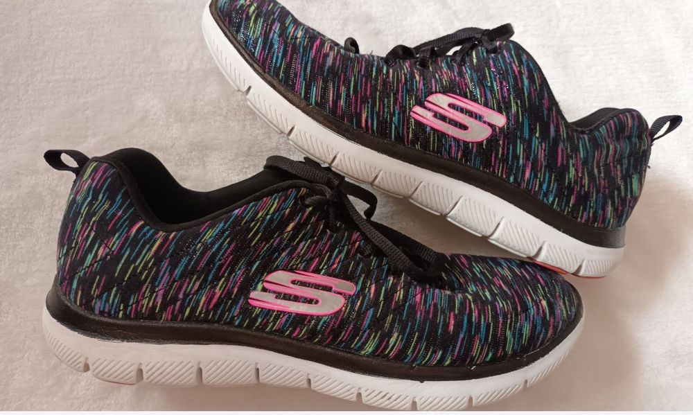 Buty, adidasy,   Skechersy