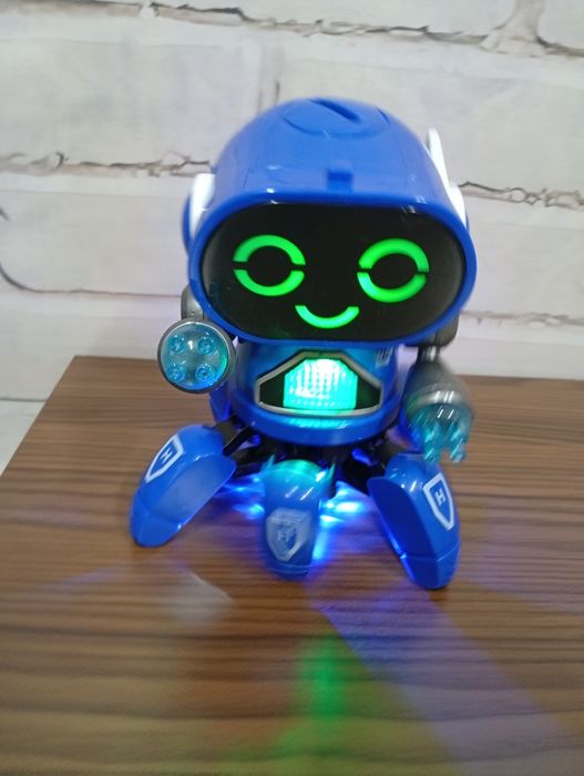 Tańczący robot z pazurkami