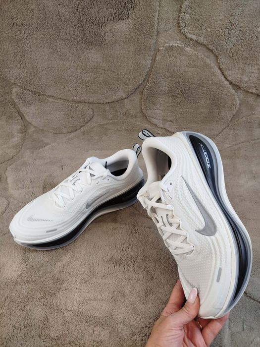 Buty Nike Vomero Plus Rr