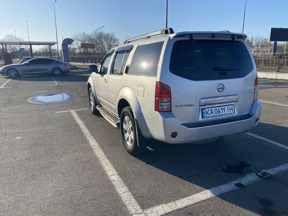 NISSAN Pathfinder 4.0 V-6 2007 р. 7 місць