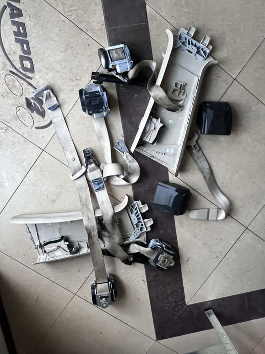 Skoda SuperB pasy zaślepki pasów bezpieczenstwa komplet pas