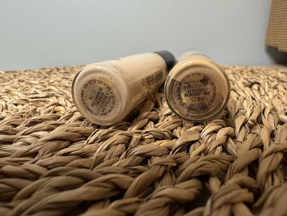 Dwa Korektory Mac Pro Longwear NC 25 i NC 15