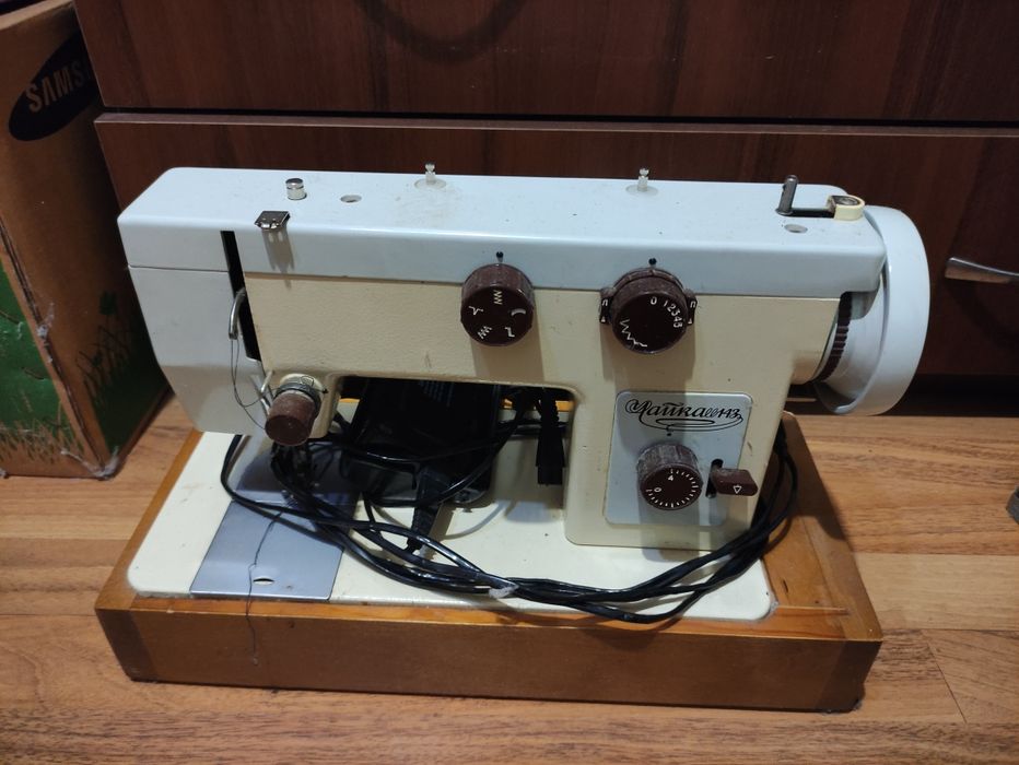 Швейна машина Чайка 143