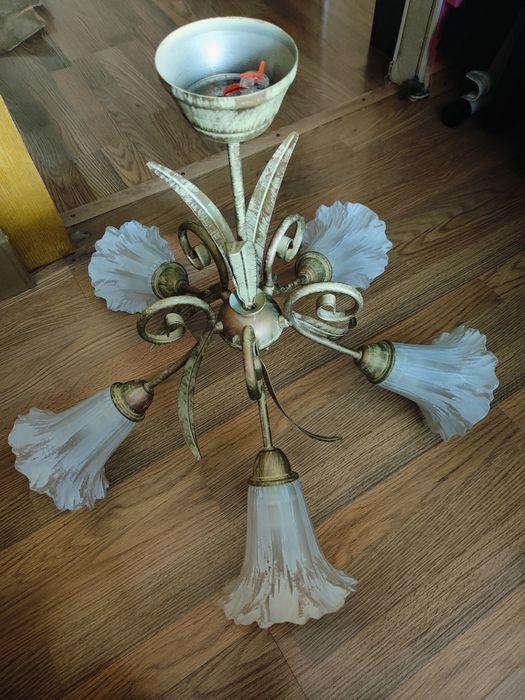 Люстра на п'ять плафонів