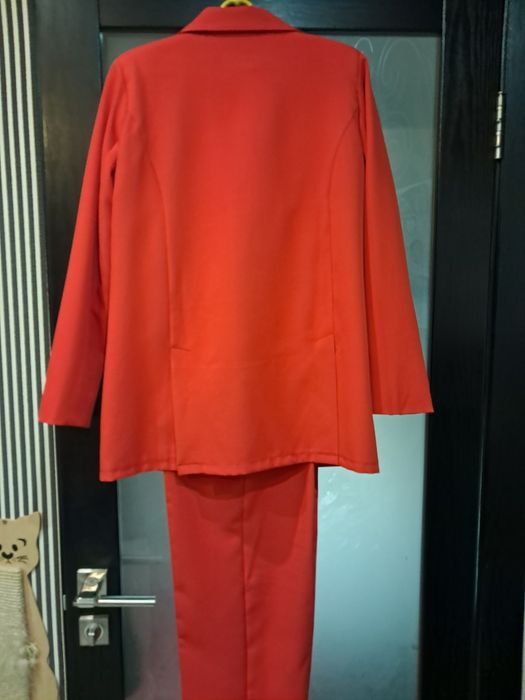 Стильний жіночий костюм трійка