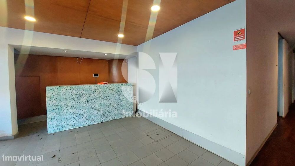 Loja Com 208M2 - Centro Póvoa De Varzim