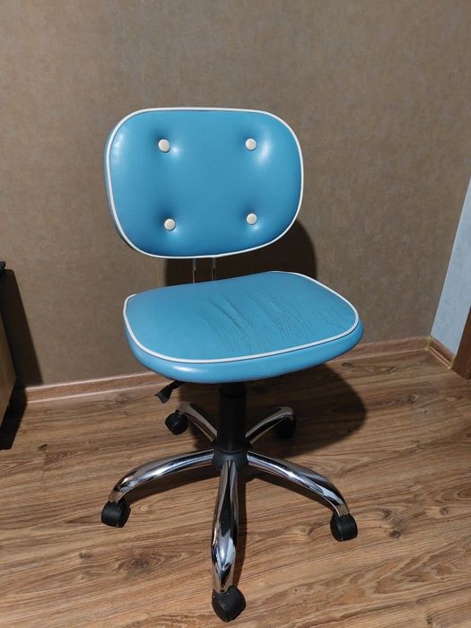 Дитяче комп'ютерне крісло