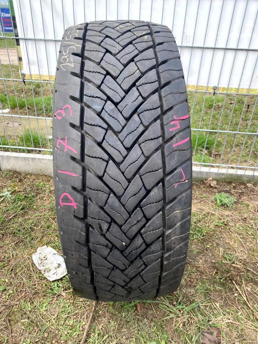 Opona 295/55R22.5 GOODYEAR KMAX D