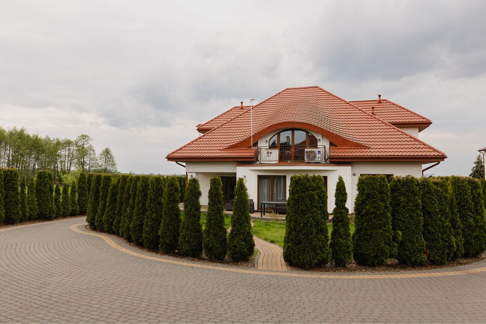 Nowoczesna rezydencja z dodatkowym domem, fotowoltaiką 16kW i pięknym ogrodem | Skępe - Widok 2