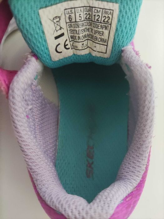 Sapatilhas e sapatos criança