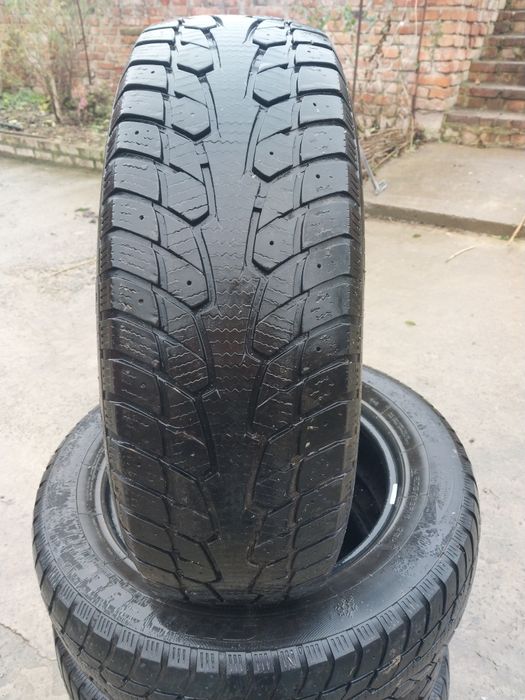 Резина зимова на авто 205/65/16 в нормальному стані