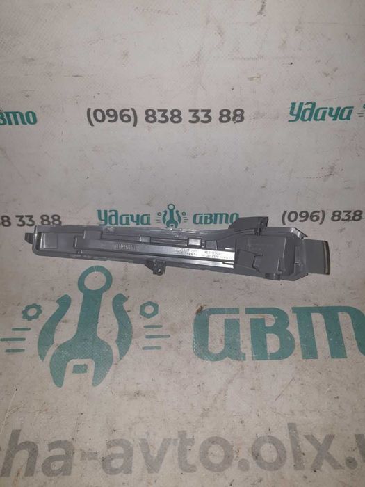 Повторювач повороту  дзеркала Mercedes GLE GLC A0999060143 A0999060243