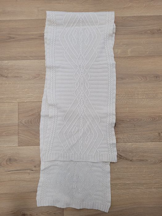 Kremowy damski szal z H&M, szeroki
