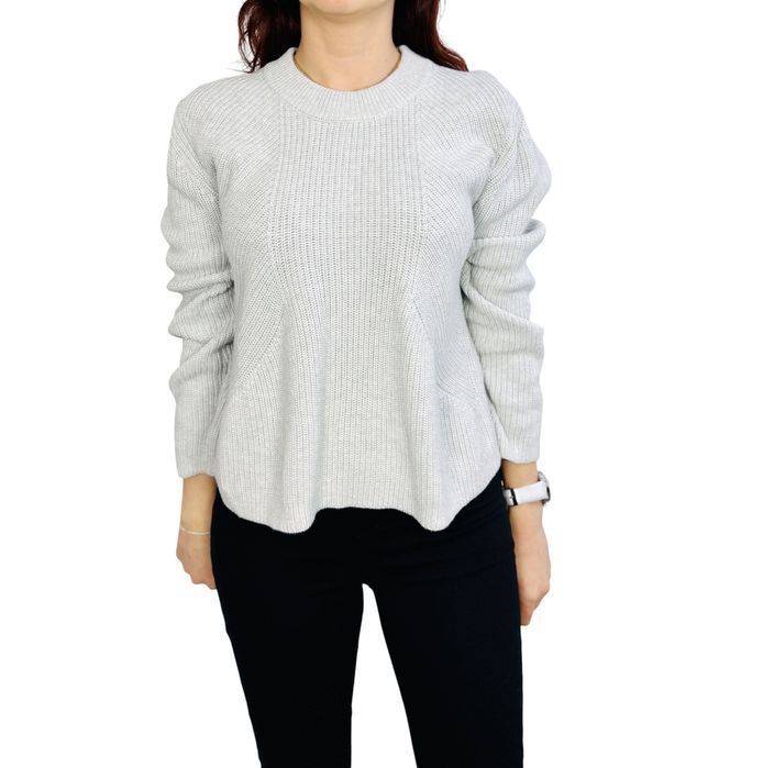 Jasnoszary sweter z falującym dołem M 38