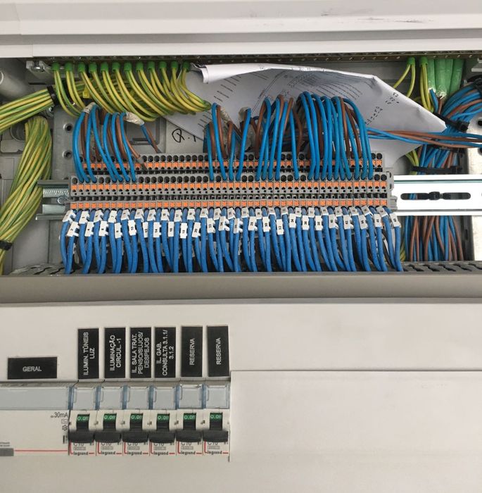 Serviços de Eletricista – Profissional Qualificado DGEG e OEP.