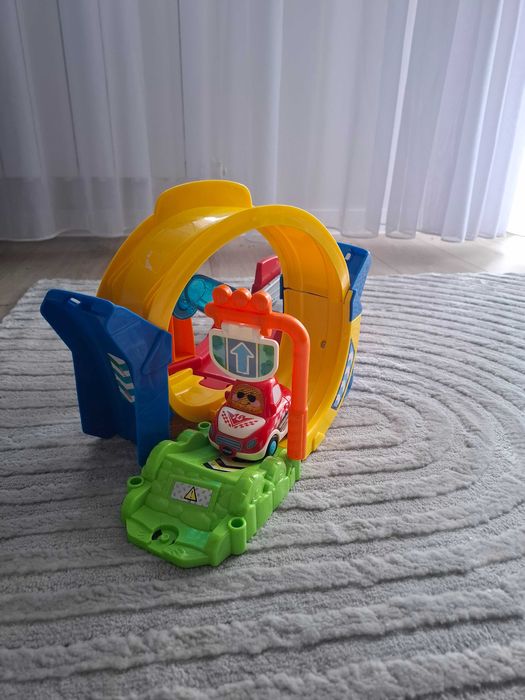 Vtech tut tut autka - pętla 360 stopni