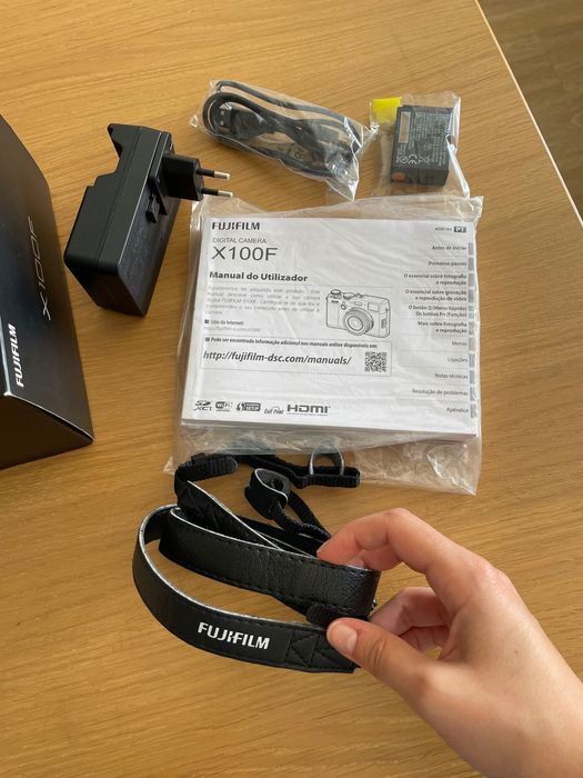 Máquina fotográfica Fujifilm X100F compacta c/ lente objetiva 23mm