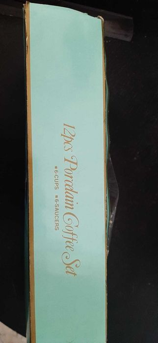 Conjunto com 12 peças, 6 Chávenas de café e 6 pires  Para desocupar