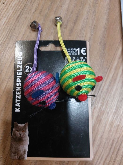 Игрушки и аксессуары для кошечки