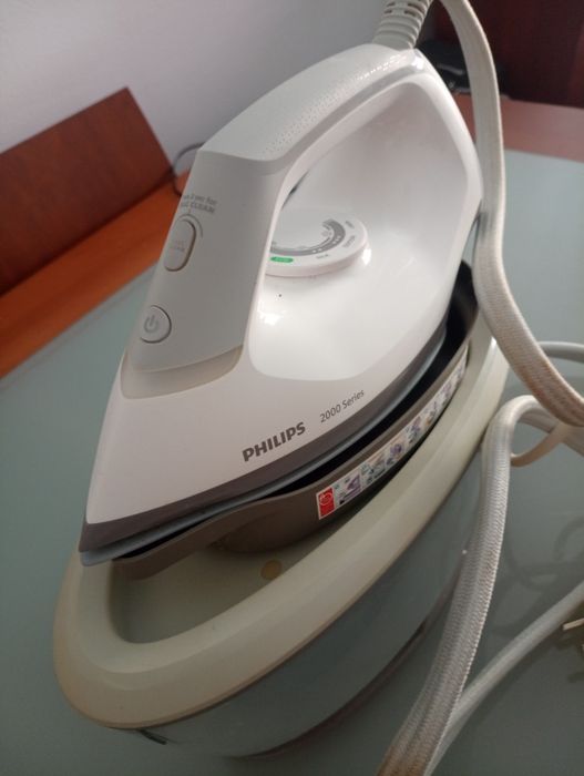 Ferro de engomar a vapor com caldeira	Philips 2000 series			Como novo!