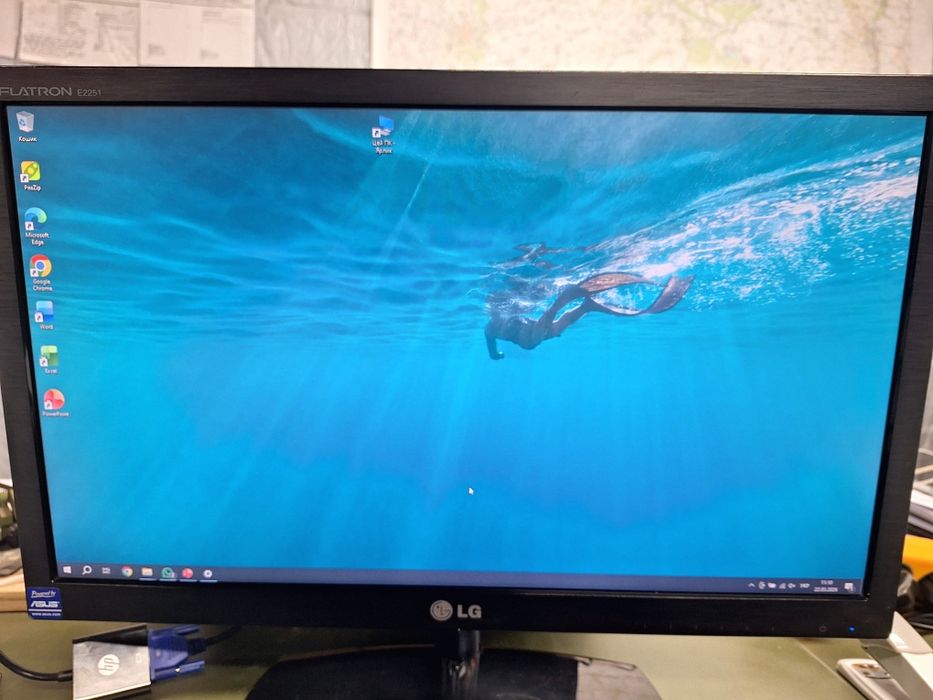 Монітор LG E2251 21.5'