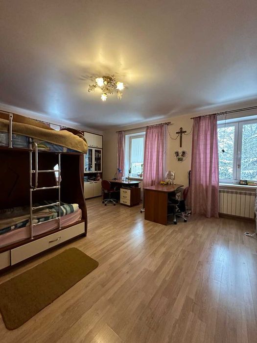 Продам Без% будинок, можна під хостел, міні отель в с. Ворзель, Бучанського району, Київської обл