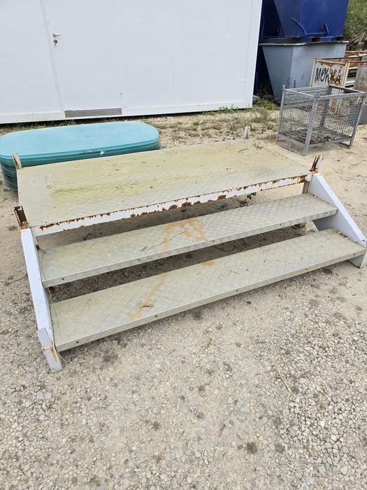 Escadas / Mesas Metálicas