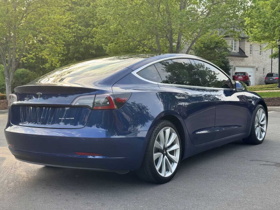 Tesla Model 3 Long Range      2018