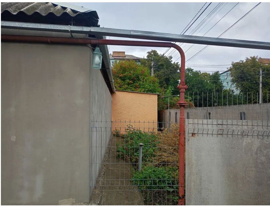 Продається частина будинку , Критий ринок