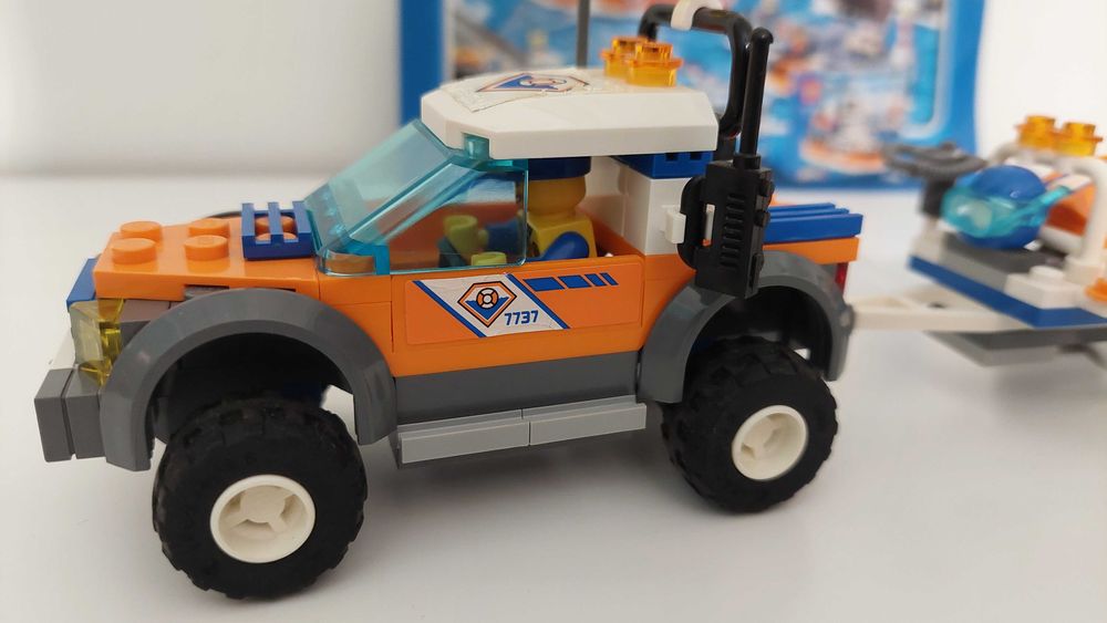 Lego City- Coast Guard Veiculo todo-terreno com reboque e Jet-sky