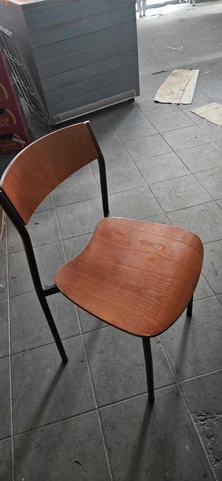 Cadeiras Metal e Madeira 200 unidades