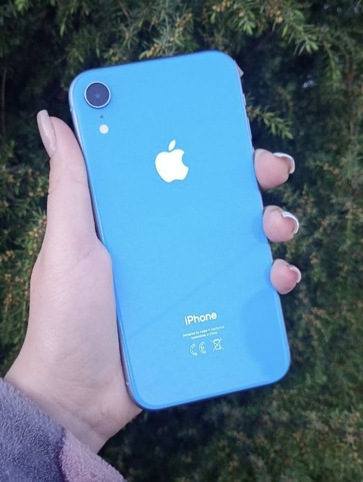 Продам iPhone Xʀ Повний комплект: коробка, зарядка, навушники.