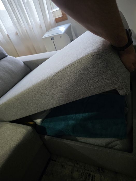 Sofá chaise longue com arrumação e assentos deslizantes