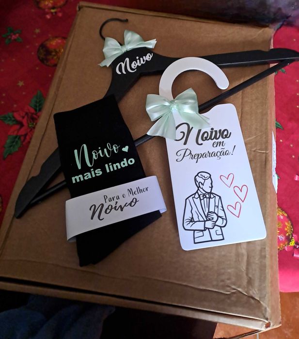 Robe de noiva chinelos cabide e liga e etiqueta de porta e cabide noivo meias etiqueta de porta