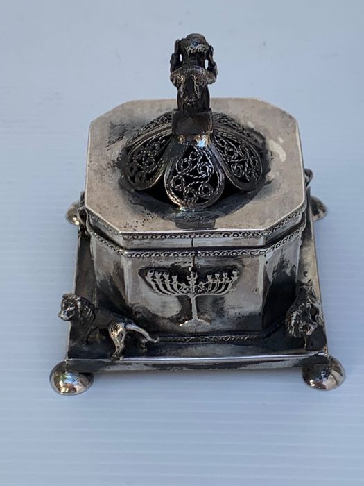 Caixa antiga , Judaica para ervas aromáticas , Séc. 19