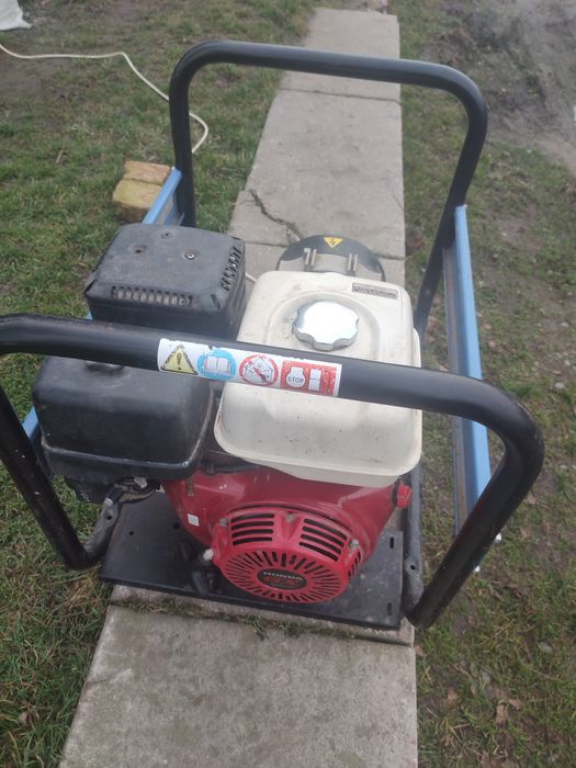Продам бензогенератор Хонда!