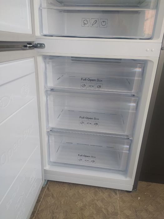 Холодильник Самсунг 185см. Был в использовании 3 месяца.