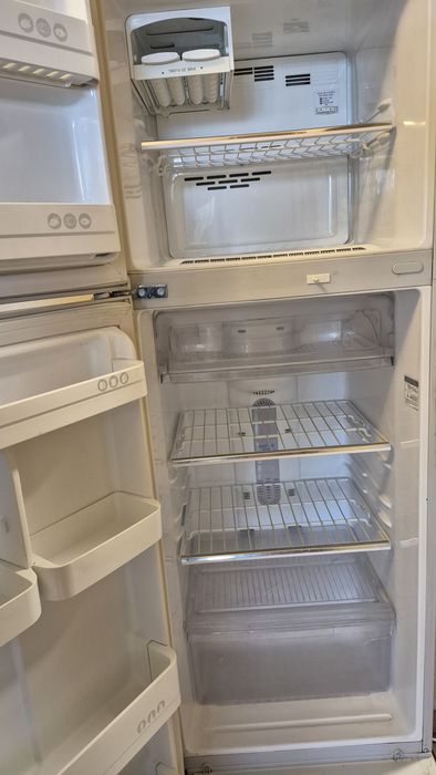 холодильник lg gr 372svf no frost 170см
Бу, працює

В гарному стані, є