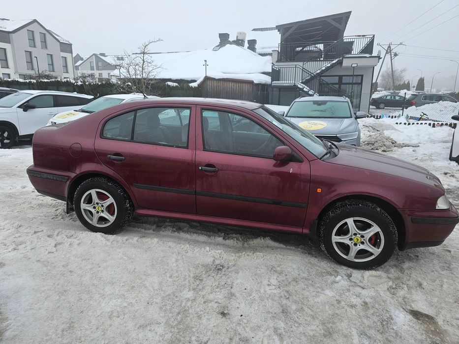 Skoda Octavia 2000r/1.6 benzyna/101KM/manual/sedan/okazja