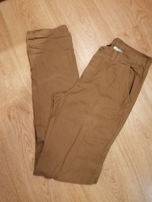 Młodzieżowe spodnie musztardowe