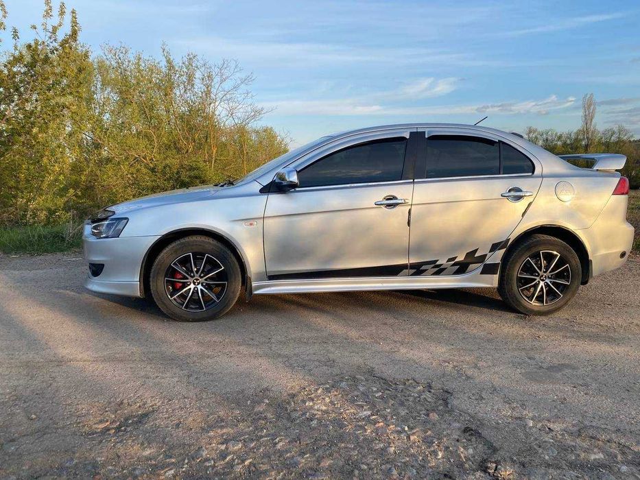 Продам mitsubishi lanser X