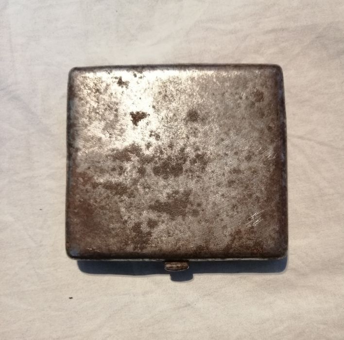 Papierośnica vintage dla kolekcjonerów