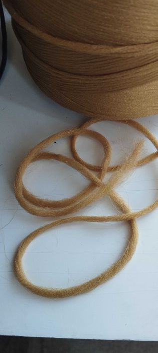 Retrosaria bobines fio acrílico preto e amarelo torrado
