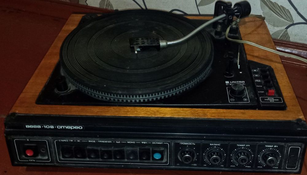 Вініловий програвач "Вега 108 стерео"