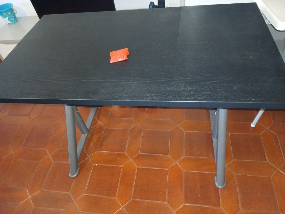 Mesa da Ikea a bom preço