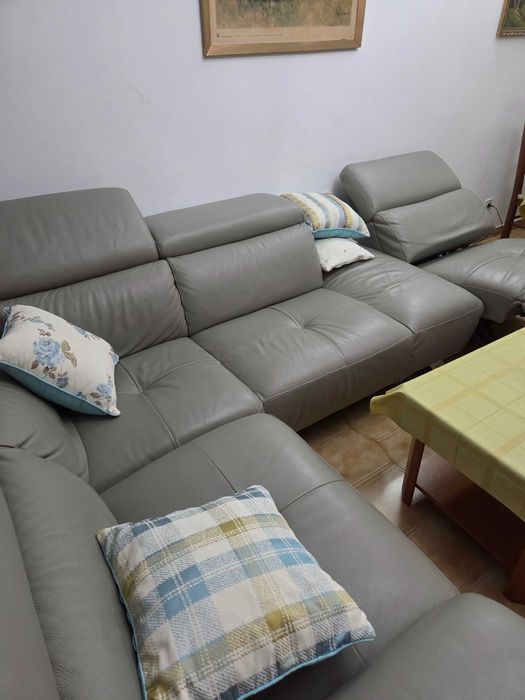 Sofá em pele Cinza em Excelente Estado - Medidas Grandes