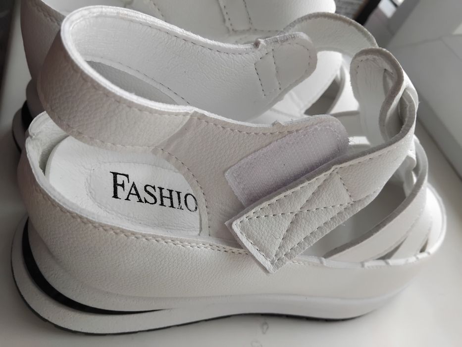 Кроссовки-босоножки новые 41р 26см стелька