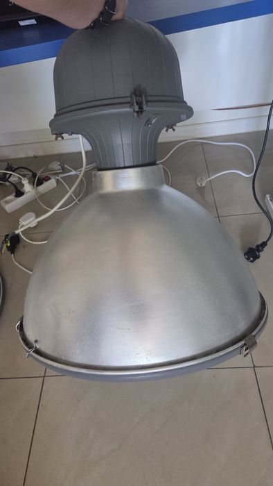 Lampa industrial