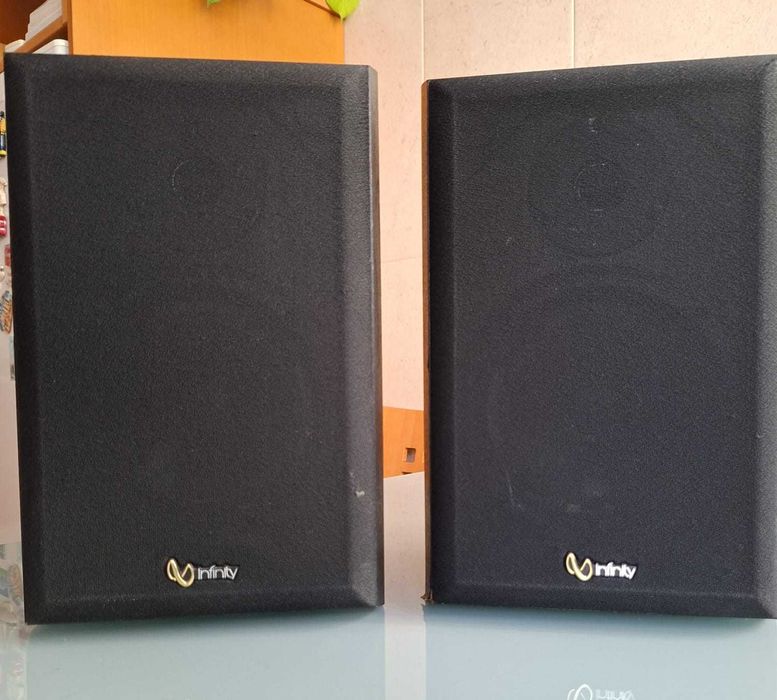 Conjunto de duas colunas de som