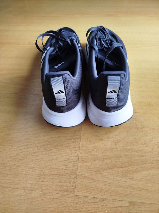 Tênis corrida adidas